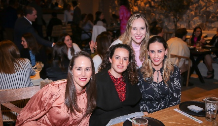  Mari Montse, Andrea Salinas, Lili González y Sofía Siller.