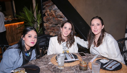  Isabela Pérez, Mariana Cándia y María Canales.