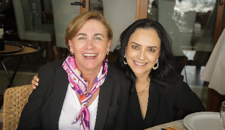  Ana María Ferrari y Carla Ruiz.