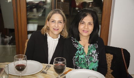  Macarena Núñez y Martha Lima.