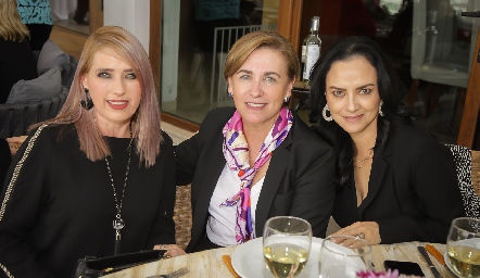  Adriana Jiménez, Ana María Ferrari y Carla Ruiz.