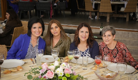  Cristina Hernández, Paty Juárez, Cristina López y Ana María Abascal.