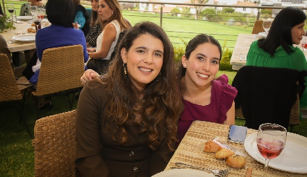  Sofía Cavazos y Paola Córdova.