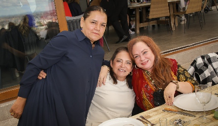  Rocío Zavala, Michel Covarrubias y Yanía Hurtado.