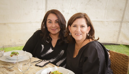  Martha Rubio y Ana Brugal.
