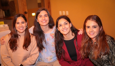  Adriana Narváez, Ceci Rojas, Alejandra Rojas y Pili Castañón.