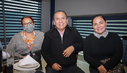  Alicia Hurtado, Armando Ramírez y Carla González COBACH 01.
