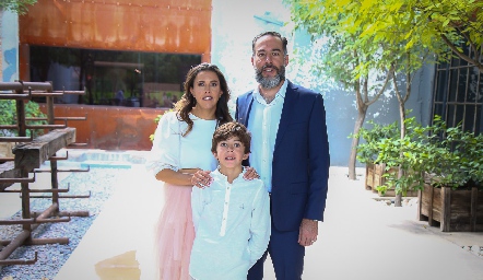  Cristina Barragán y Gonzalo Benavente con su hijo Gonzalo.