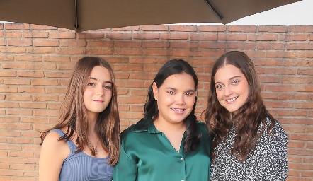  Lourdes Nieto, Marce Puga y María Nieto.