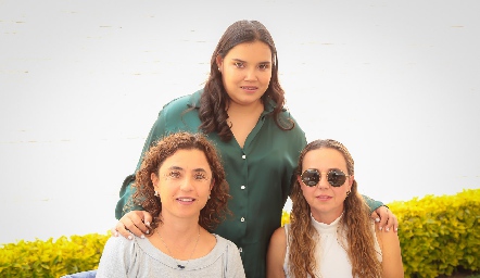 Martha Lasso, Marce Puga y Marcela Alcalde.