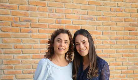  Martha Lasso de la Vega y Ana Martha Martínez.