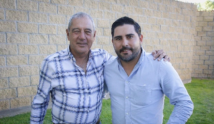  Javier Nava y su papá Javier Nava.