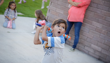  Rompiendo la piñata.