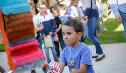  Rompiendo la piñata.
