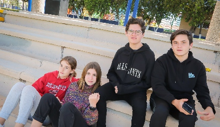  Camila Ocejo, Laia Dávila, Luis Paulo Guevara y Patricio Odriozola.