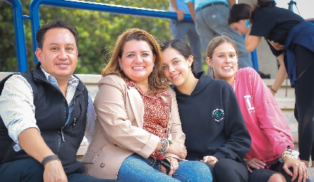  Miguel Castillo, Mayra Iruegas, Jimena Delsol e Isa Galván.