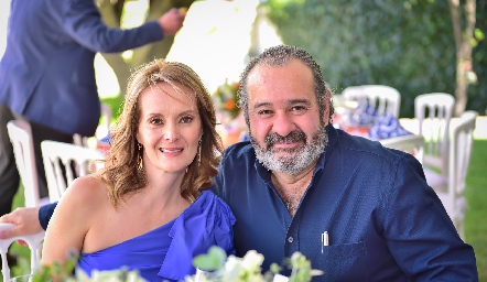  Adriana González  y Alejandro Leos.
