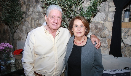  Jorge Alcalde y Graciela Milán de Alcalde.