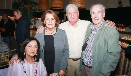 Yolanda Estrada, Graciela Milán de Alcalde, Jorge Alcalde y José Claudio Perez.