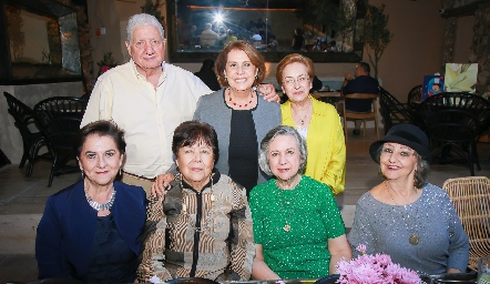  Graciela Milán de Alcalde, Jorge Alcalde, Martha Elena Gutiérrez, Martha Elena Gómez, Elsa Díaz de León, Margara Palau y Noemí Villalba.
