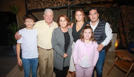  Luisma Abella, Jorge Alcalde, Graciela Milán de Alcalde, Daniela Alcalde, Luis Manuel Abella e Inés Abella.