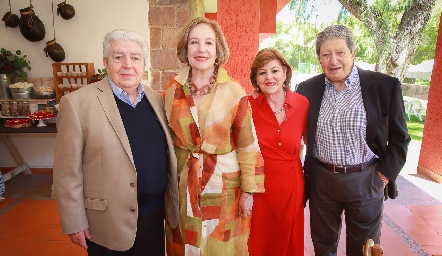  Pedro, Alicia, Maribel y Juan.