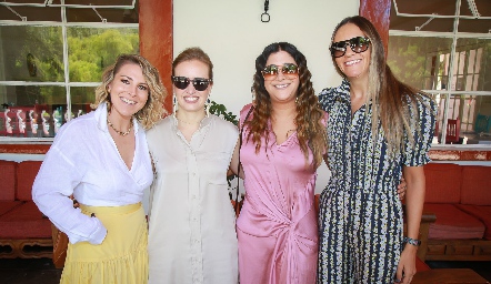  Ana de la Fuente, Madelu Moreno, Daniela y Cristinn Griffin.