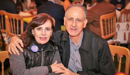  Alicia Gallegos y Víctor Medlich.