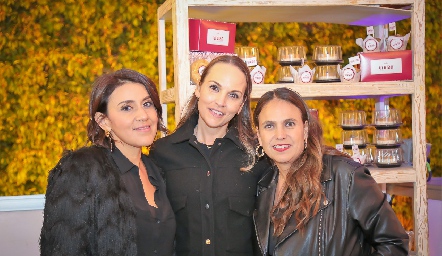  Lupita Hernández, Yuya González y Paty Vallejo.