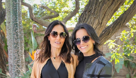  Claudia Artolózaga y Anilú Enríquez.
