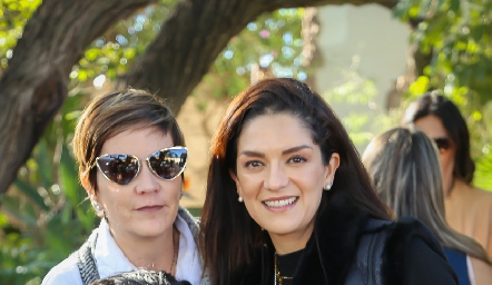  Claudia Hinojosa, Daniela y Maricel Gutiérrez.