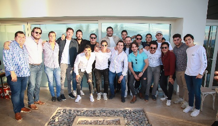  Carlos y sus amigos.