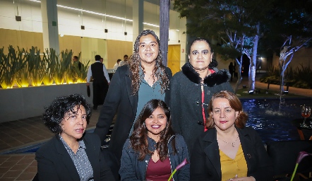  Guillermina y Viridiana Vázquez, Martha Muñoz, Gloria Reyna y Gabriela Herrera.