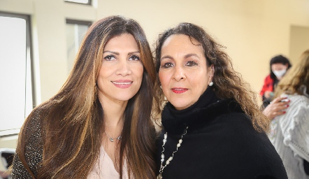  Verónica Martínez y Lila González.