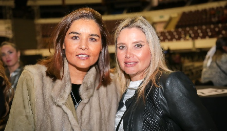  Lorena Torres y Carla Saucedo.