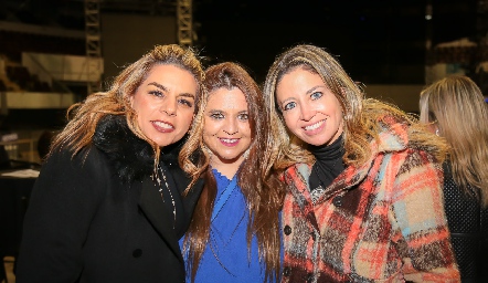  Maribel Torres, Rocío y Marilú Paredes.
