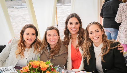  Adriana Medina, Alejandra Guerra, Daniela Treviño y Cecilia Martínez.