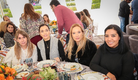  Leyre Hurtado, Vanesa, Nelly Ramírez y Jesica Torres.