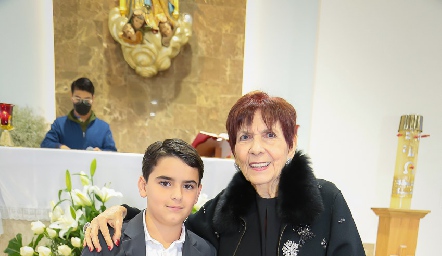  José Luis Ortega con su abuela Nelly Sulaiman.