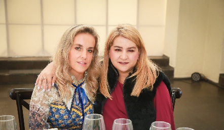  Mónica Torres y Carmenchu.