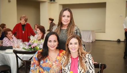  María Claudia Barrera, Mayra Konishi y Geo Rivera.
