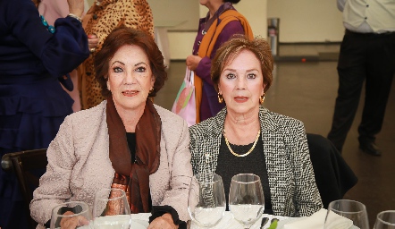  Rosa Elena y Patricia Nieto.