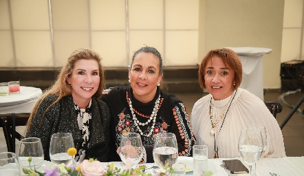 Lorena González, Lila González Ramírez y Marilú Lira.