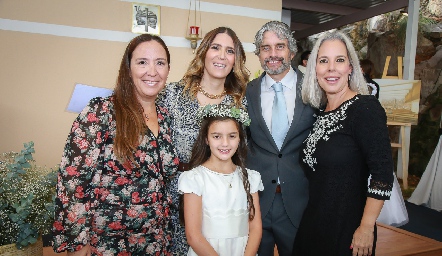  Daniela Domínguez, María Espinosa, Juan Pablo Zambrano, Fabiana Padilla y Carlota Zambrano.