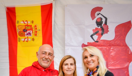  Antonio Tomás Obrador, Maripepa Valladares y Norma Galarza.