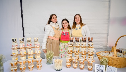  Ana Isabel Morales, Gaby Alba y Alejandra Morales. 