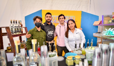 . Gael Castillo, Edwin Castillo, Juan Pablo Lomelí y Joana Hernández. 