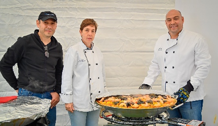  Raúl Morales, Ana Hunter y José Ángel Morales. 