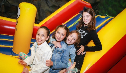  Fernanda, Elena, Andrea y Máxima.