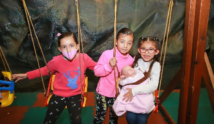  María, Rebeca y Sofia.